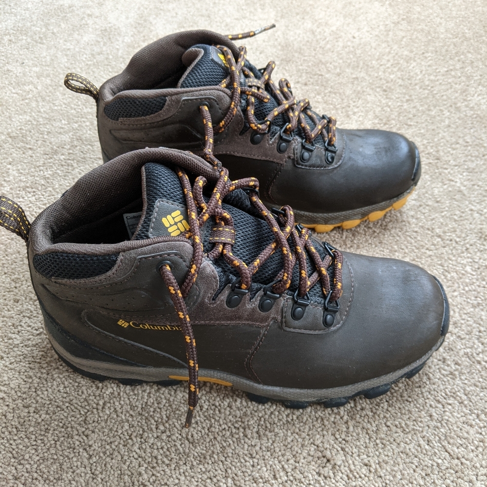 Brown Columbia boy's waterproof hiking boots, size 6